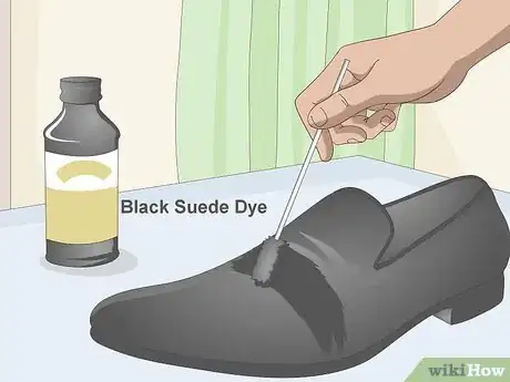 Imagen titulada Clean Black Suede Shoes Step 5