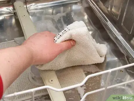 Imagen titulada Remove Dish Soap from a Dishwasher Step 5