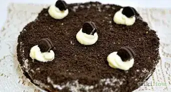 preparar un pastel de queso con galletas Oreo