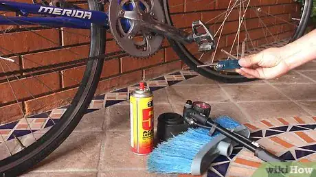 Imagen titulada Fix Stuck Bicycle Brakes Step 11