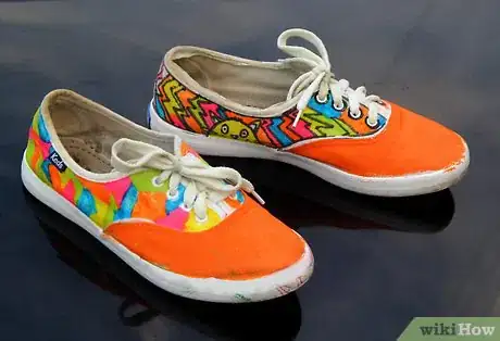 Imagen titulada Paint Shoes Step 18