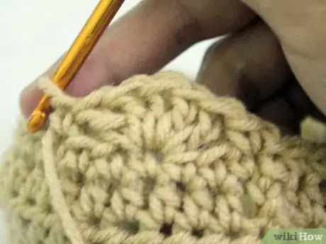 Imagen titulada Crochet a Baby Hat Step 33