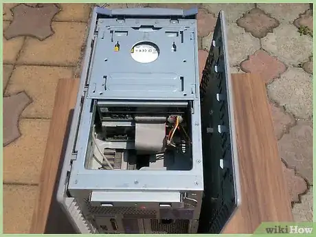 Imagen titulada Install a CD ROM or DVD Drive Step 4