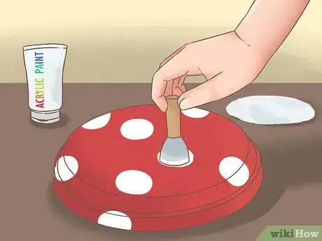 Imagen titulada Make Decorative Garden Mushrooms Step 4