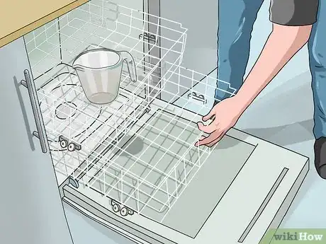 Imagen titulada Clean a Dishwasher with Vinegar Step 11