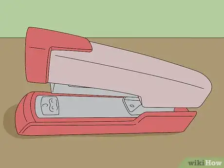 Imagen titulada Fix a Jammed Manual Stapler Step 10