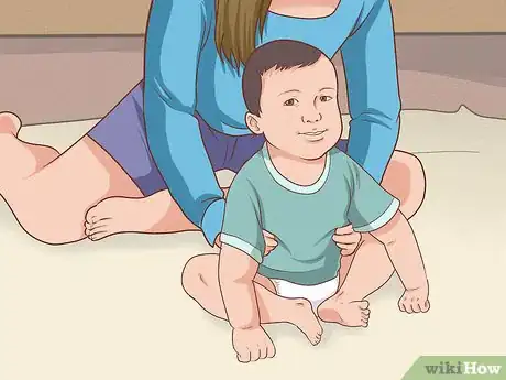 Imagen titulada Encourage Your Baby to Sit Up Step 12