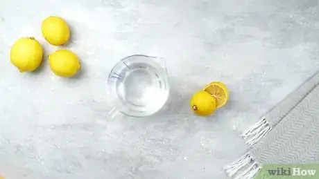 Imagen titulada Clean a Microwave With a Lemon Step 1