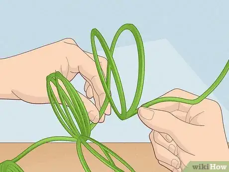 Imagen titulada Untangle a Slinky Step 3