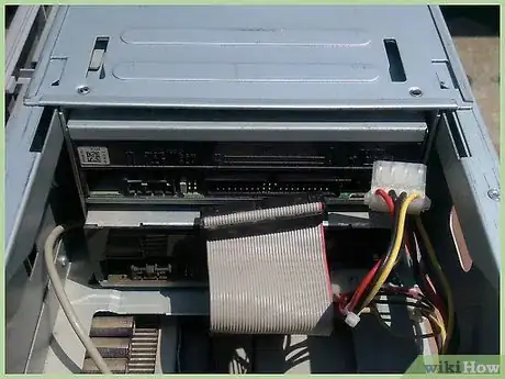 Imagen titulada Install a CD ROM or DVD Drive Step 5