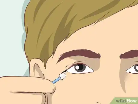 Imagen titulada Apply Eyeliner (Men) Step 10