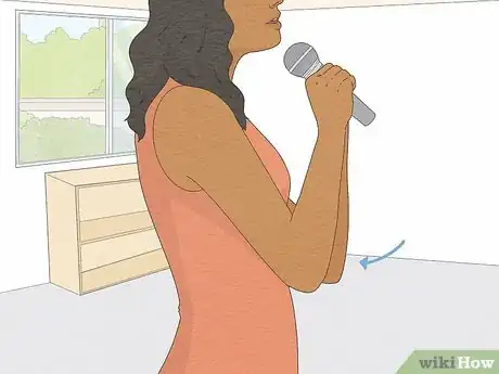 Imagen titulada Sing Into a Microphone Step 3