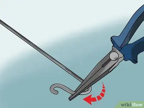 Imagen titulada Use a Coat Hanger to Break Into a Car Step 8