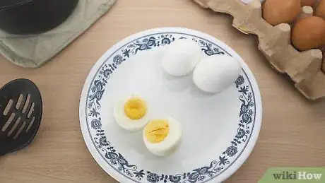 Imagen titulada Boil Eggs Step 9
