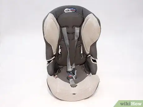 Imagen titulada Wash an Infant Car Seat Step 3