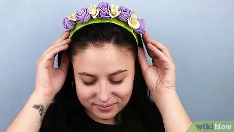 Imagen titulada Make a Flower Crown Step 34