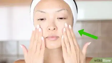 Imagen titulada Reduce the Swelling and Redness of Pimples Step 1