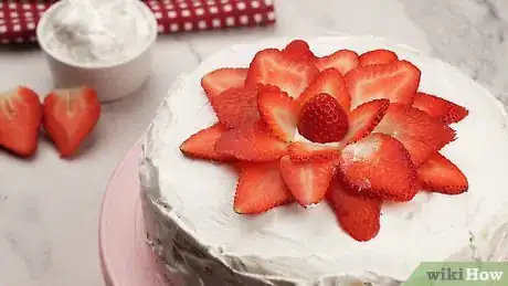 Imagen titulada Decorate a Cake with Strawberries Step 10