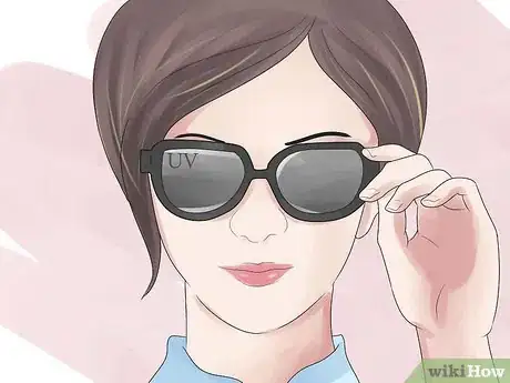 Imagen titulada Pick Sunglasses Step 1