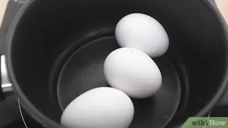 Imagen titulada Boil Eggs Step 1
