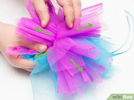 Imagen titulada Make Tulle Pom Poms Step 18