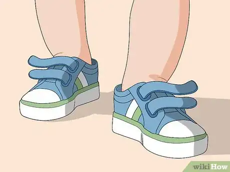 Imagen titulada Get Your Toddler to Wear Shoes Step 5