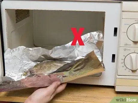 Imagen titulada Use Aluminum Foil Step 2