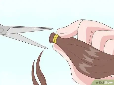 Imagen titulada Cut Your Own Long Hair Step 10