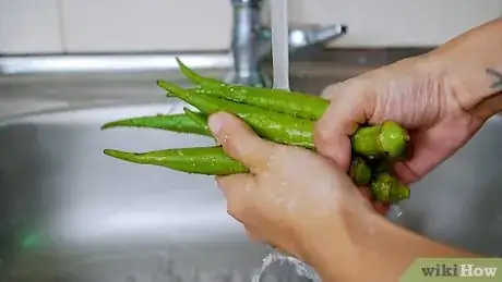 Imagen titulada Cook Okra Step 1