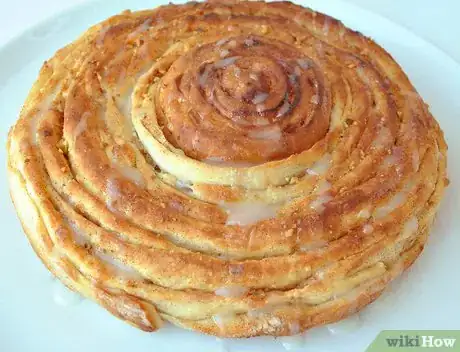 Imagen titulada Upgrade Canned Cinnamon Rolls Step 10