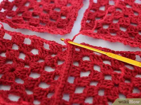 Imagen titulada Attach Granny Squares Step 6