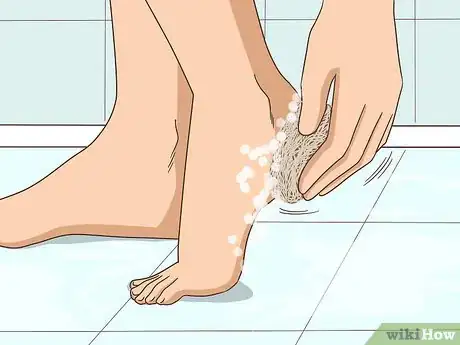 Imagen titulada Keep Feet Clean Step 1