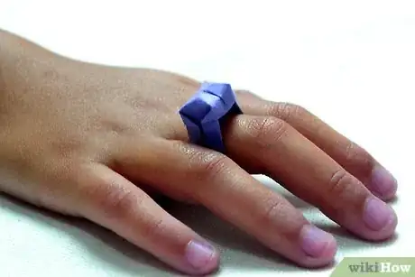 Imagen titulada Make a Ring out of Paper Step 10