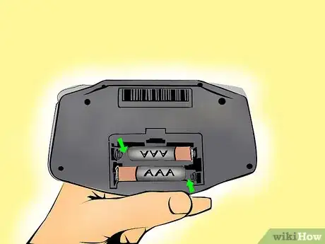 Imagen titulada Use AAA Batteries As AA Batteries Step 3