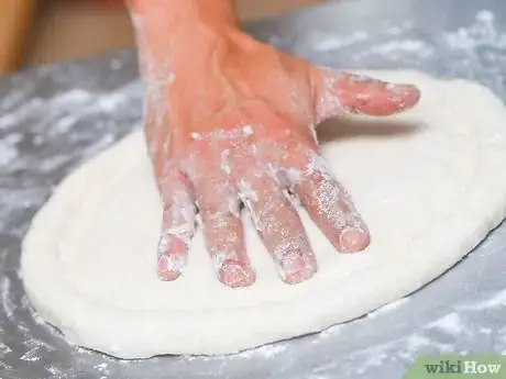 Imagen titulada Toss Pizza Dough Step 12