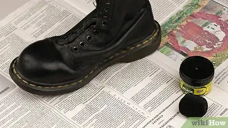 Imagen titulada Clean Dr. Martens Shoes Step 7