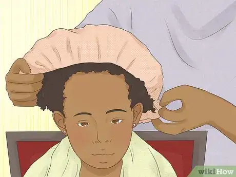 Imagen titulada Maintain Your Baby's Curly Hair Step 3