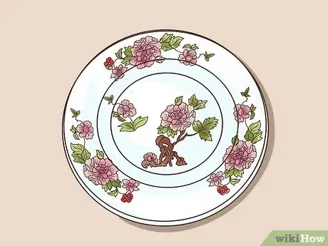 Imagen titulada Identify Antique Dinnerware Step 1