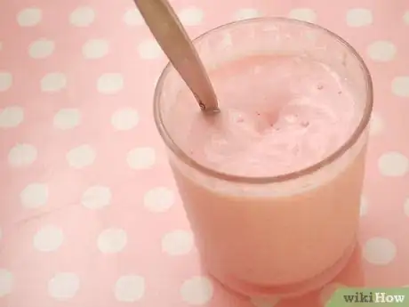 Imagen titulada Make Strawberry Milk Step 4