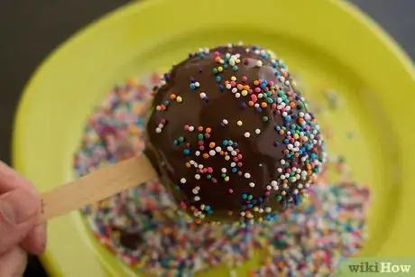 Imagen titulada Make Gourmet Chocolate Covered Apples Step 6