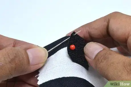 Imagen titulada Sew Velcro by Hand Step 11