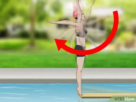 Imagen titulada Do a Back Flip in the Water Step 10