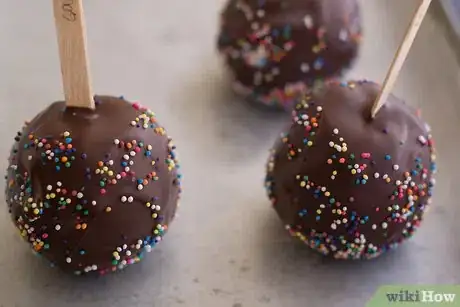 Imagen titulada Make Gourmet Chocolate Covered Apples Step 7