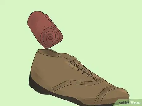 Imagen titulada Keep Dress Shoes from Creasing Step 8