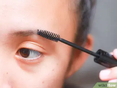 Imagen titulada Clean a Mascara Brush Step 10