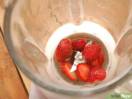 Imagen titulada Make Strawberry Milk Step 8