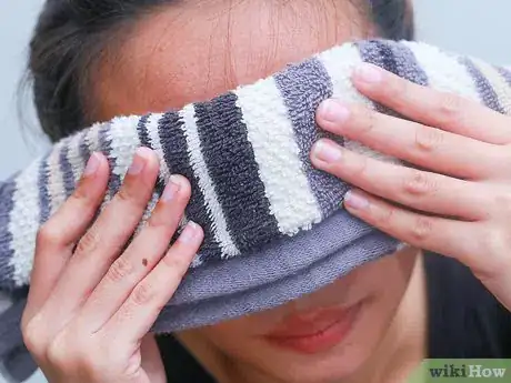 Imagen titulada Get Rid of Puffy Eyes from Crying Step 2