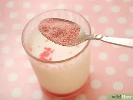 Imagen titulada Make Strawberry Milk Step 3Bullet1