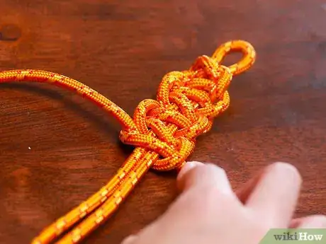 Imagen titulada Make a Paracord Bracelet Step 22