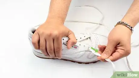 Imagen titulada Clean Your Shoelaces Step 1